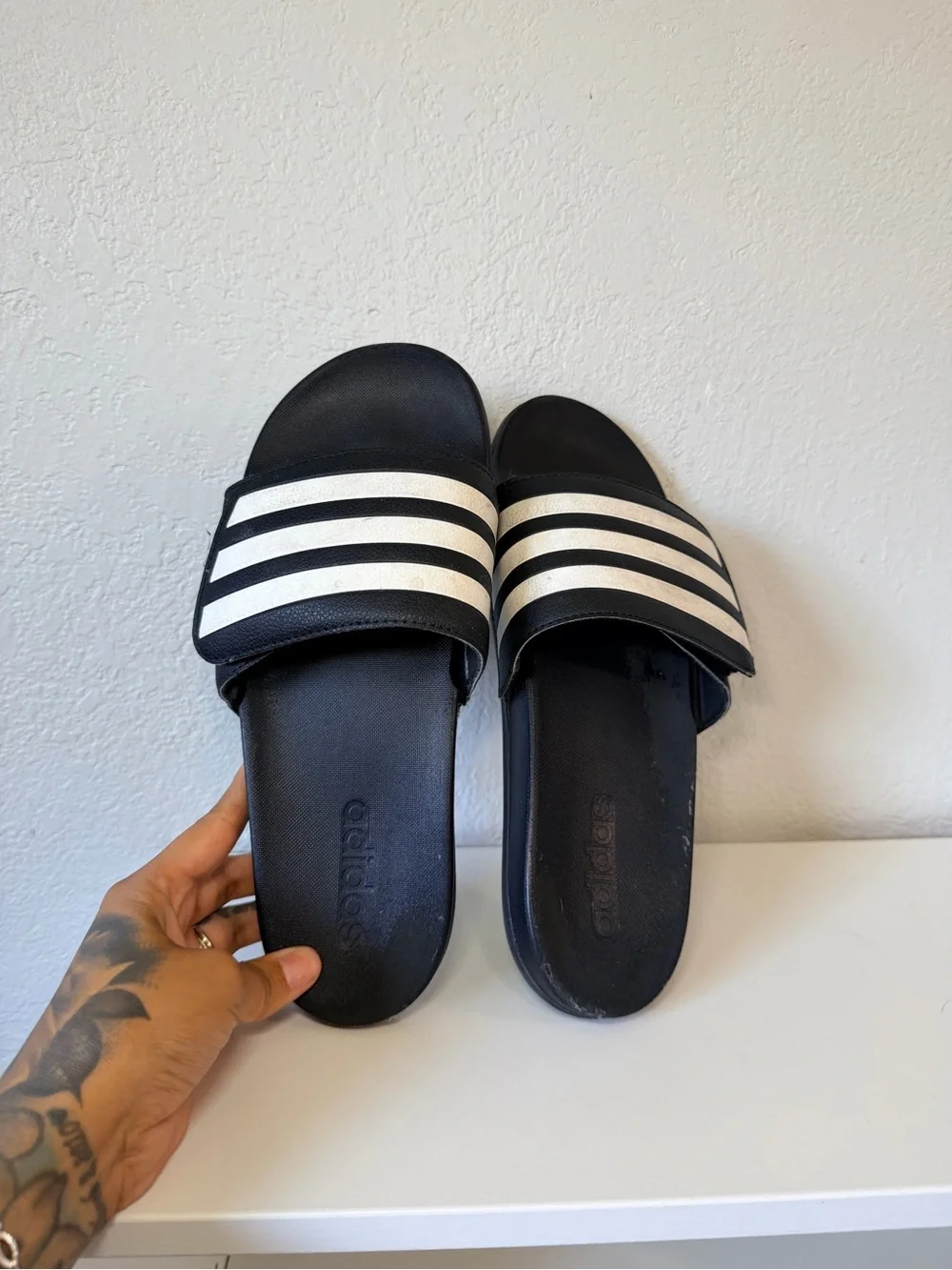 Adidas Adilette Comfort Slides – Men’s US Size 8 (Black/White)